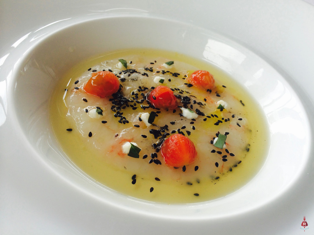 Scampo crudo, ricotta di bufala e acqua calda di pomodoro